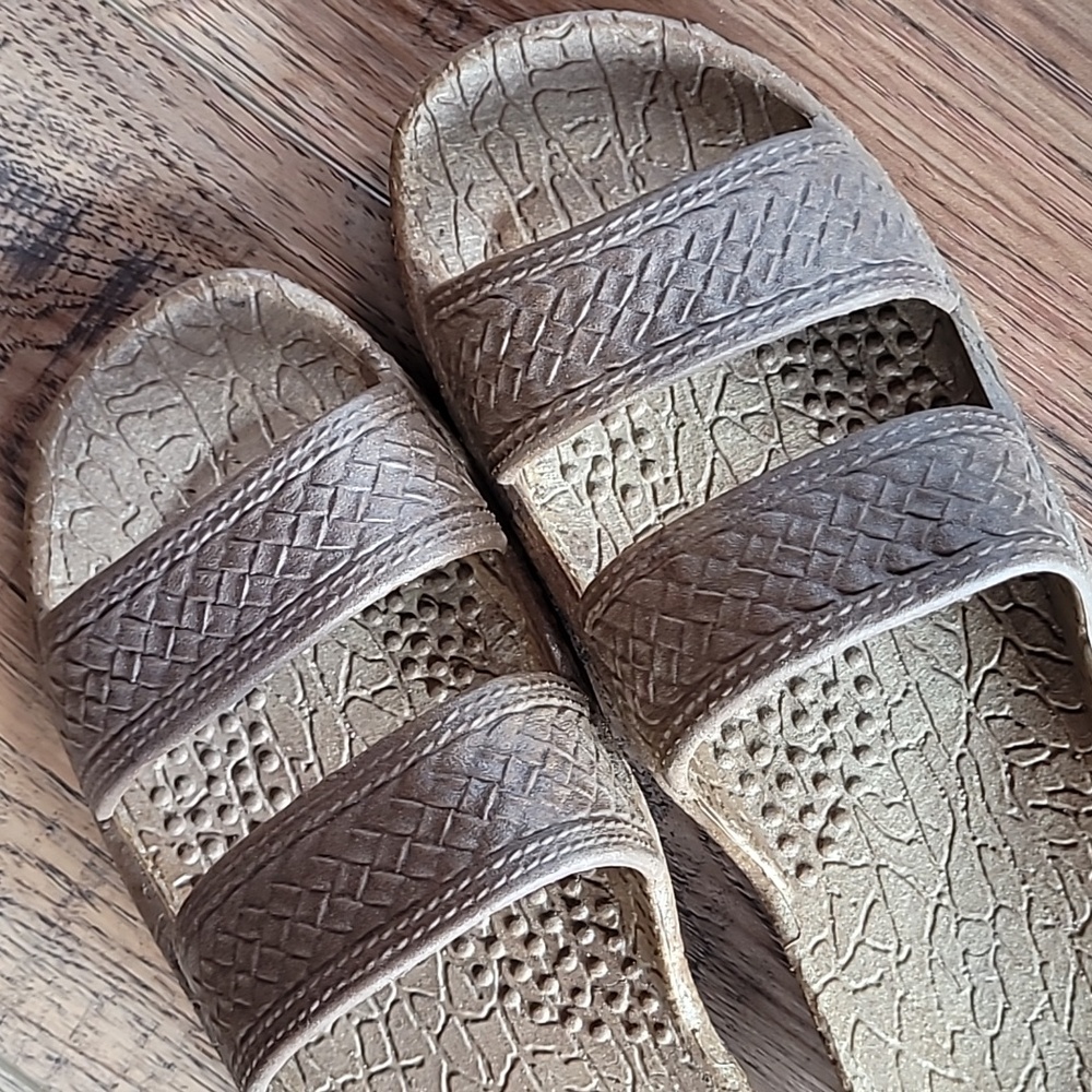 Pali Hawaii Brown Slip-On Sandals, Size 7 - Picture 4 of 4